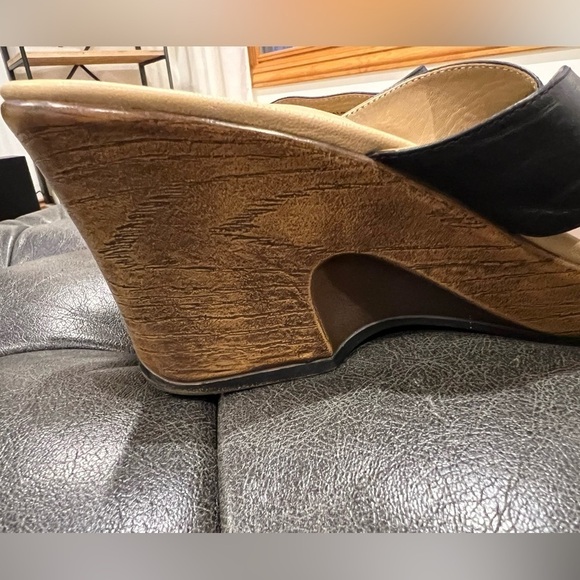 Women’s Dansko Heeled Sandal Black Upper With Brown Lower Size 8.5 US/40 EU - Picture 4 of 8